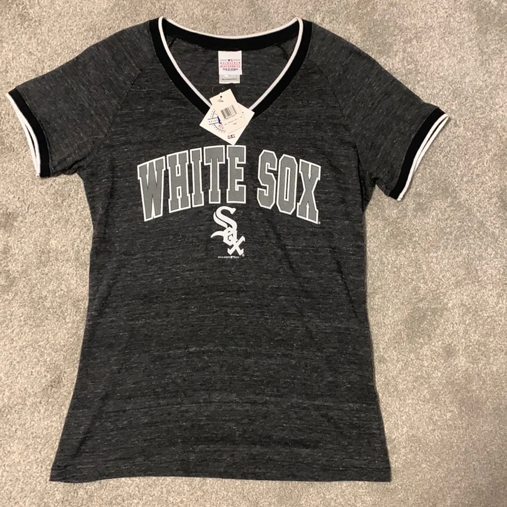 NWT women’s White Sox v-neck tee - Picture 1 of 4